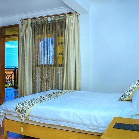 Rosemary Courts Bed And Breakfast Entebbe Eksteriør billede