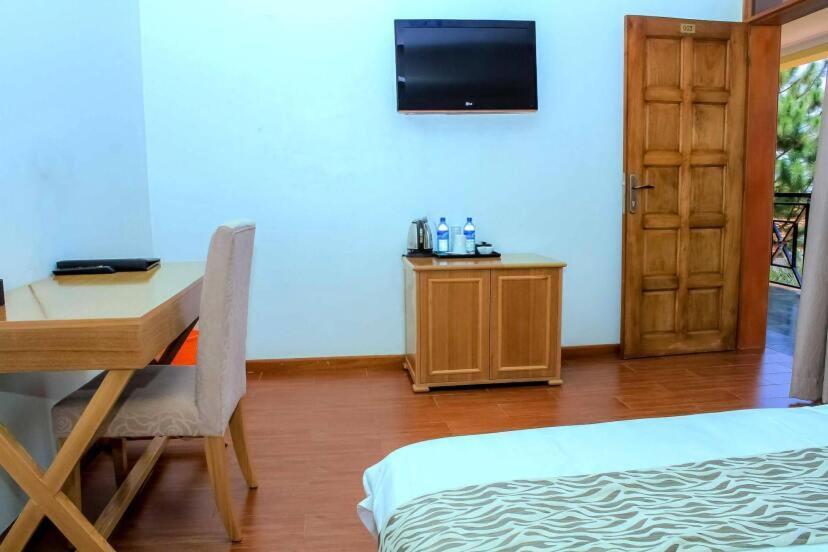 Rosemary Courts Bed And Breakfast Entebbe Eksteriør billede