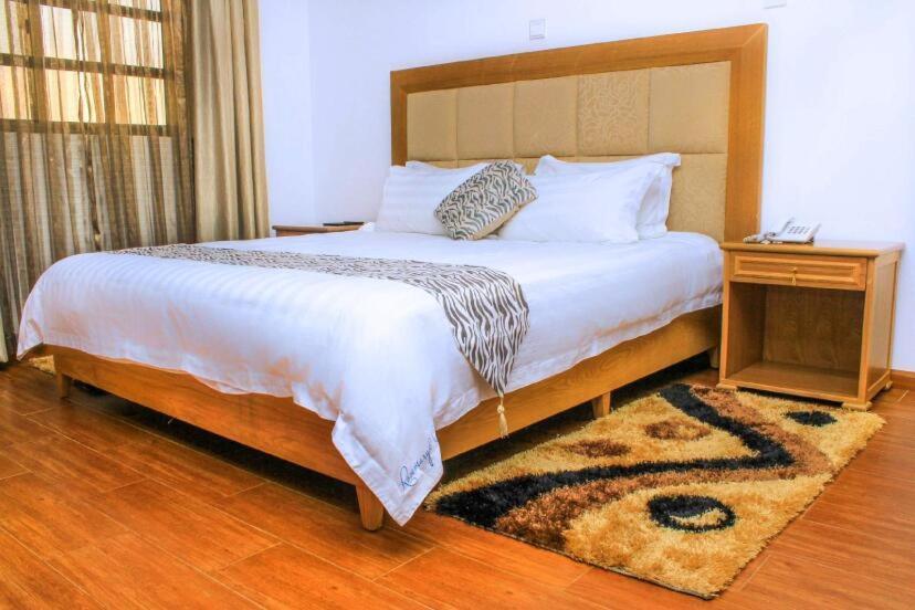 Rosemary Courts Bed And Breakfast Entebbe Eksteriør billede